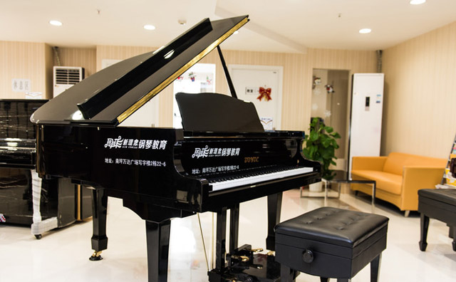 周菲新理念钢琴，源于加拿大的优良钢琴教育